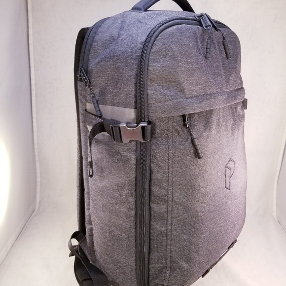 Mint Timbuk2 padded laptop backpack gray 17x12x5 - Picture 10 of 11